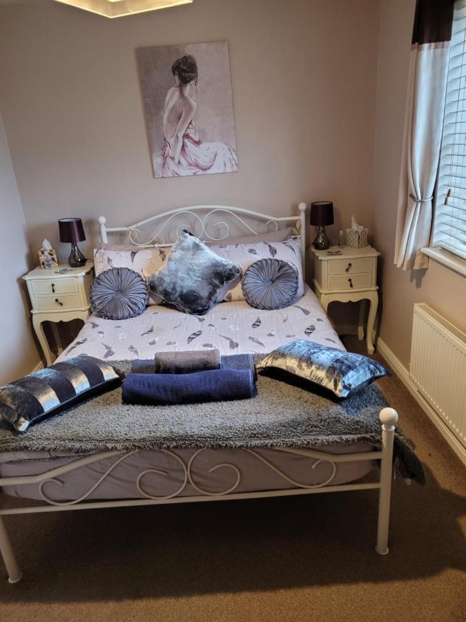 Siobhan'S Abode 2 Deluxe Doubles N Large Single No Pets Swindon Dış mekan fotoğraf