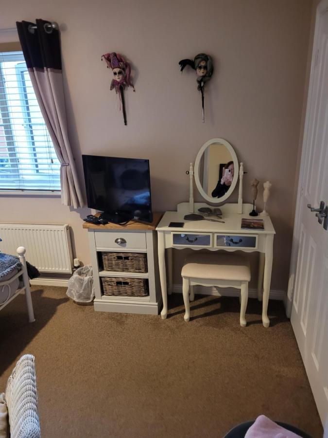 Siobhan'S Abode 2 Deluxe Doubles N Large Single No Pets Swindon Dış mekan fotoğraf
