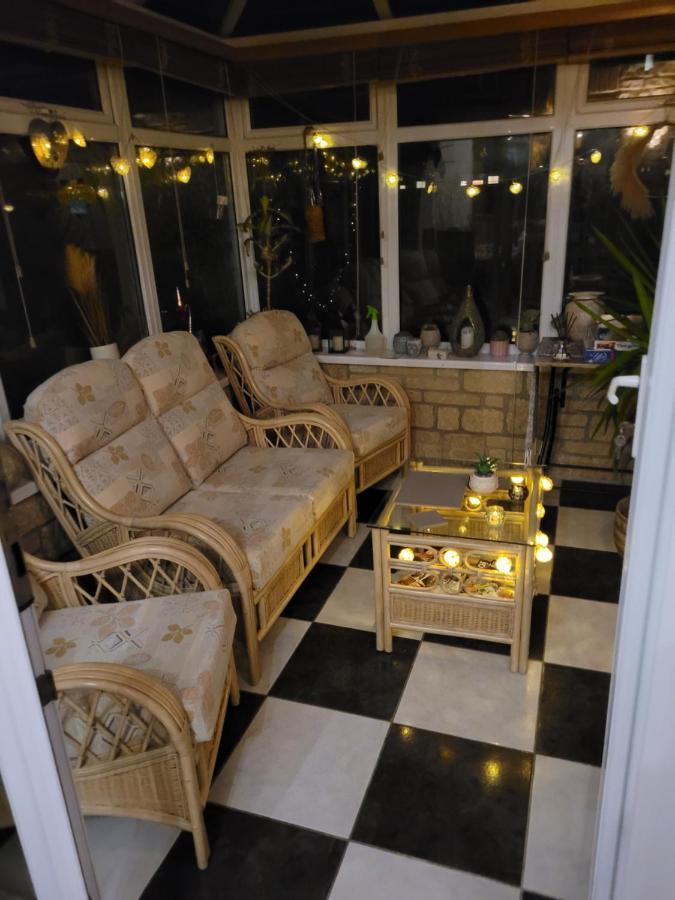 Siobhan'S Abode 2 Deluxe Doubles N Large Single No Pets Swindon Dış mekan fotoğraf